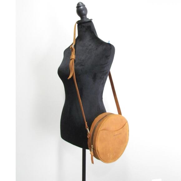 Portland Leather Circle Large Crossbody Bag - Picture 5 of 9
